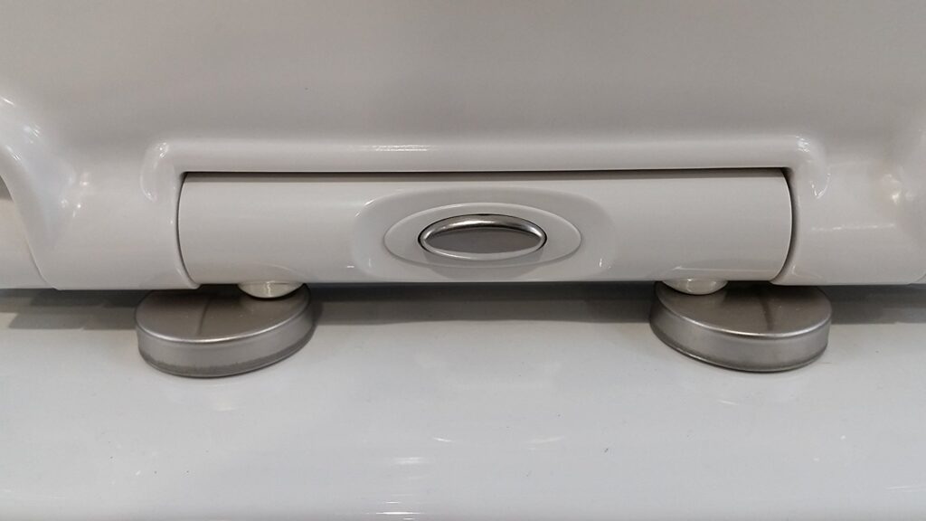 Tavistock Q60 Soft Close Toilet Seat & Cover - Seat Only - Image 4