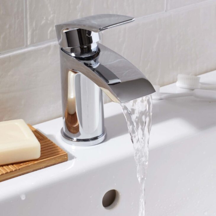 Kartell Curve Mono Basin Mixer Tap with Waste - Chrome - Image 2