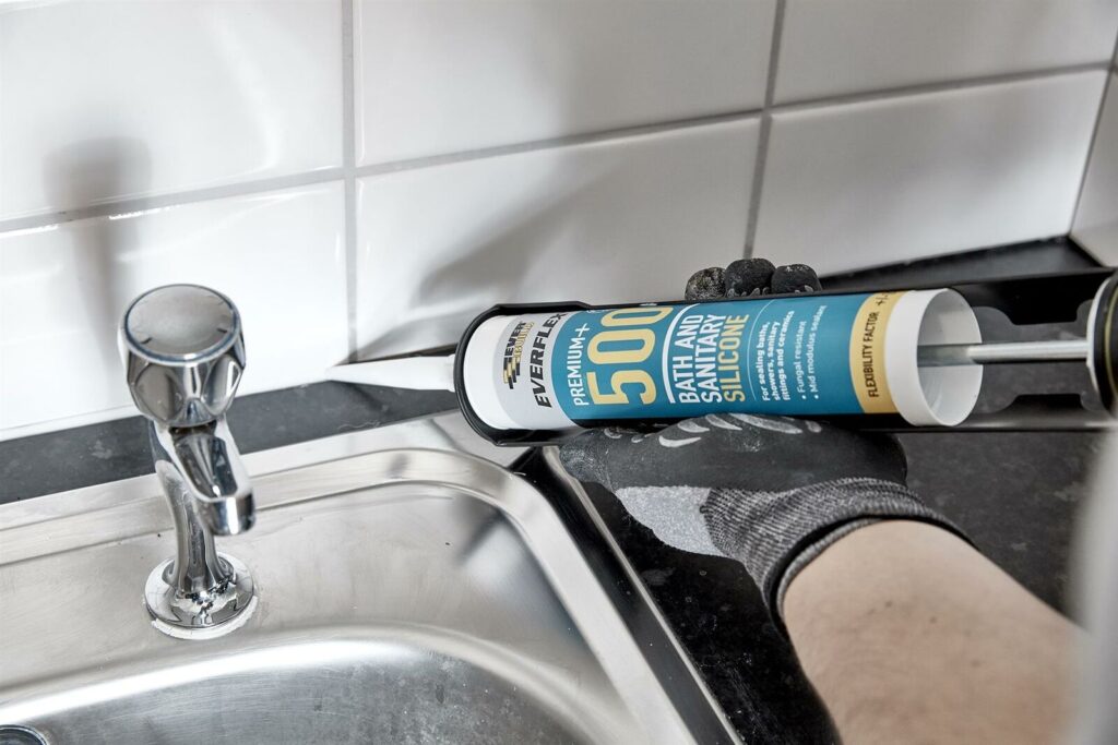 White Everflex 500 Bath & Sanitary Silicone - Image 2
