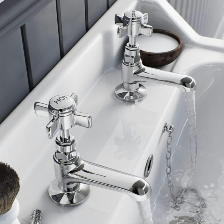 Sognare Classica Traditional Pair of Chrome Basin Pilar Taps - Image 2