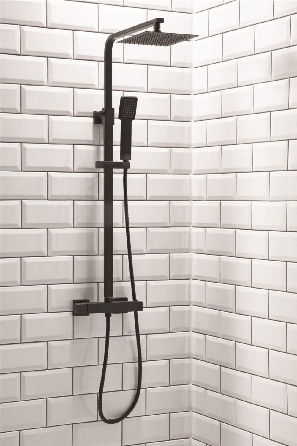 Complete L shape Black & White Bathroom Suite - Image 4